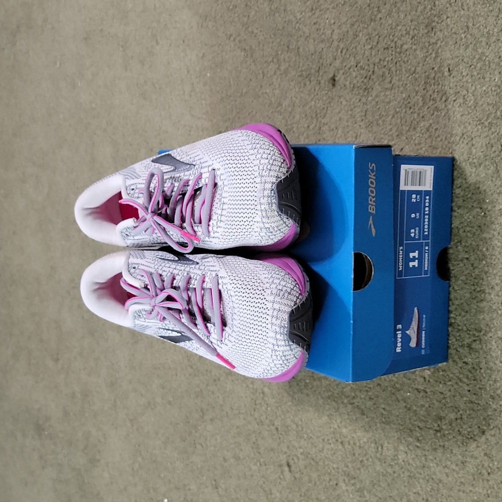 Brooks revel 3 womens 11